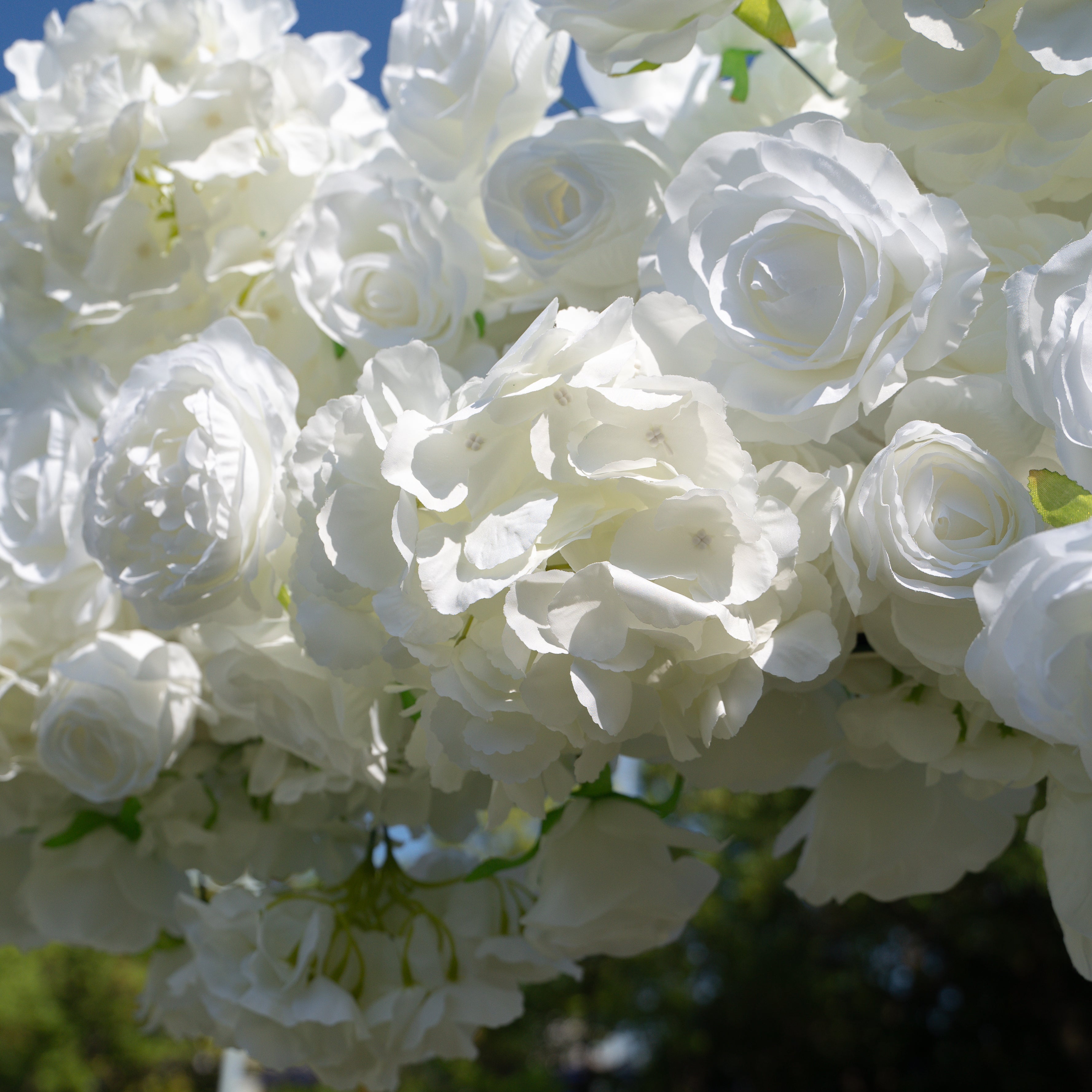 Snowflakes：Fabric Artificial rolling up curtain flower arch（Not Including Frame)