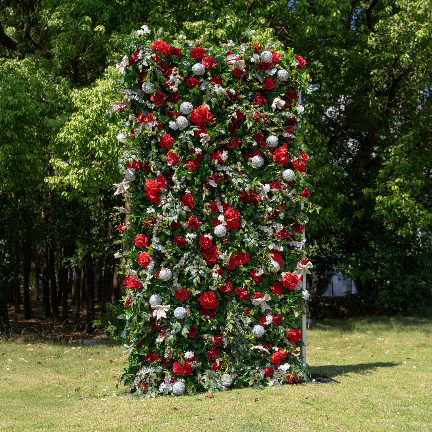 MC-2: Christmas Fabric Backdrop Artificial rolling up flower wall 4*8ft+Xmas Loose Flowers