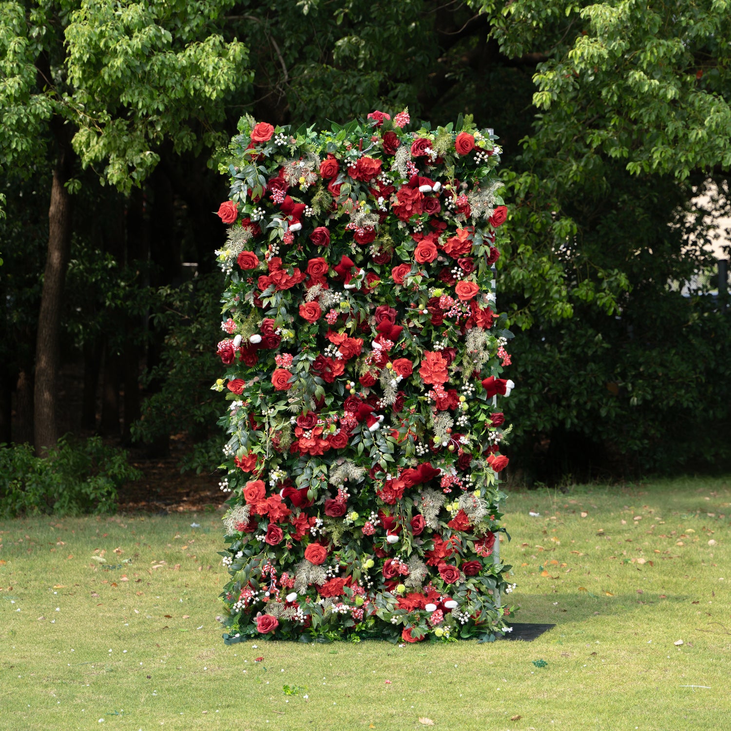 MC-C: Christmas Fabric Backdrop Artificial rolling up flower wall 4*8ft+Xmas Loose Flowers