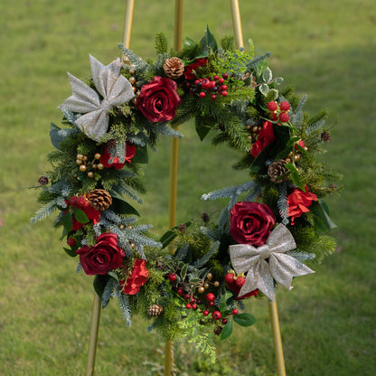 Nature’s Ring：Enhance your holiday decor with a timeless and elegant Christmas wreath.