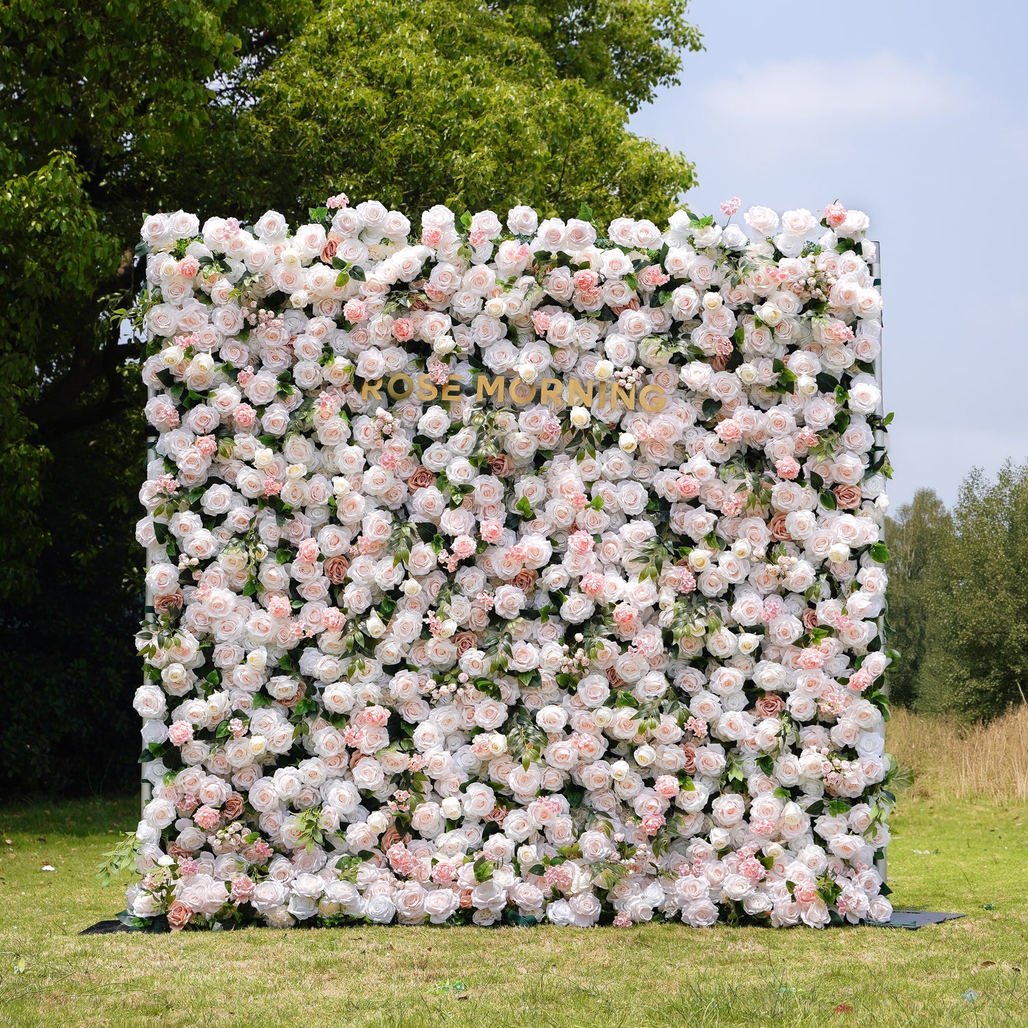 Martina：5D Fabric Artificial rolling up curtain flower wall