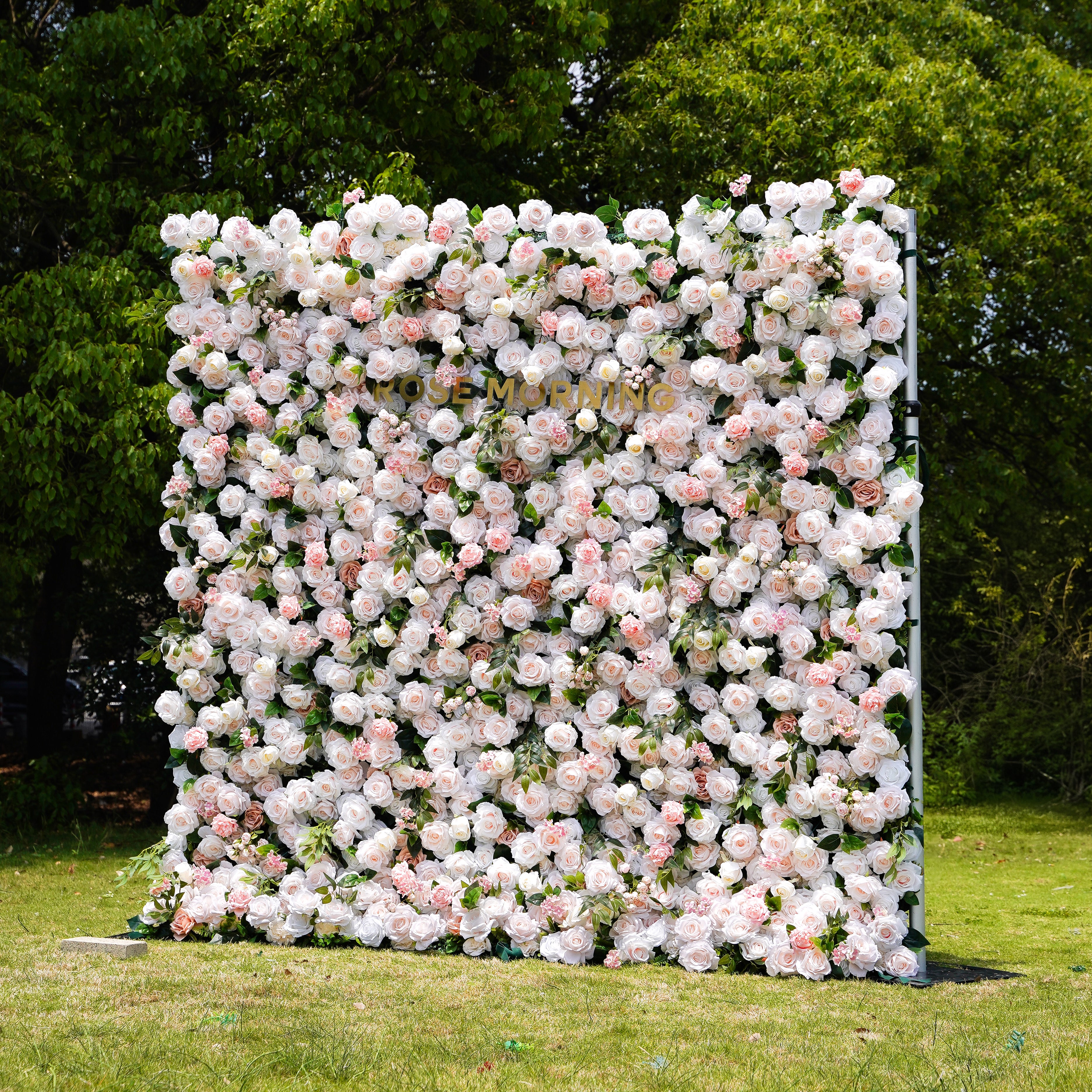 Martina：5D Fabric Artificial rolling up curtain flower wall