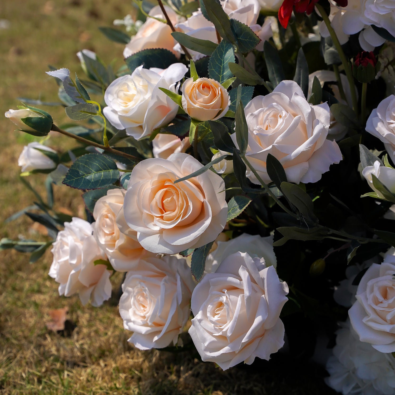 Yvonne：Wedding Party Background Floral Arch Decoration