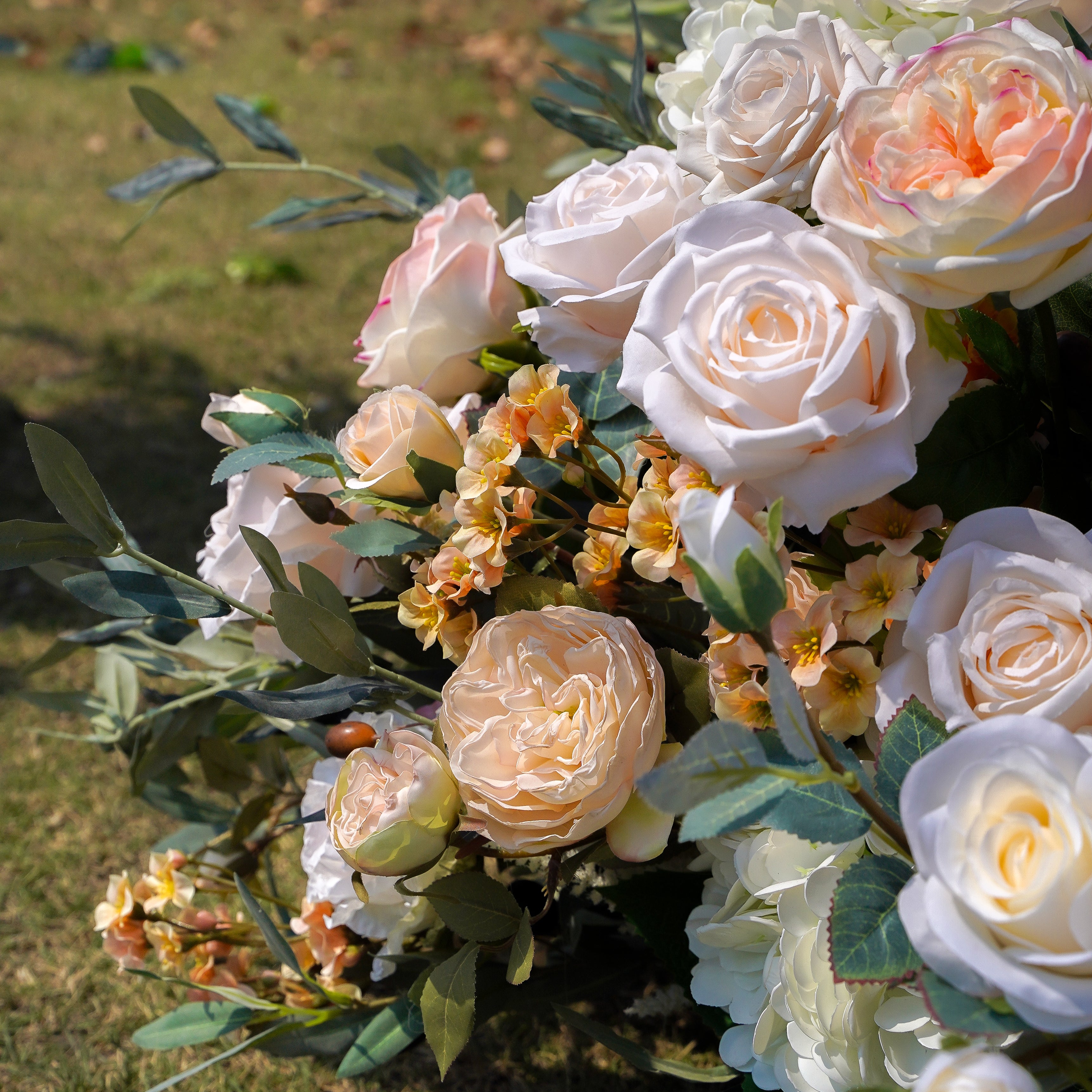 Yvonne：Wedding Party Background Floral Arch Decoration